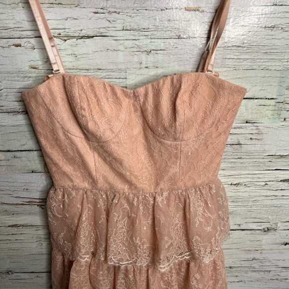 BCBGMaxAzria Lilah Tiered-Lace Strapless Dress bare pink size 8 - Picture 3 of 9